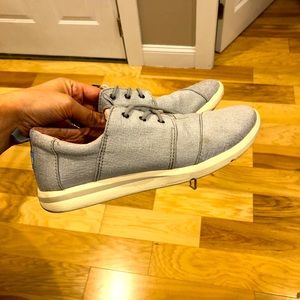 EUC Toms gray sneakers - size 9